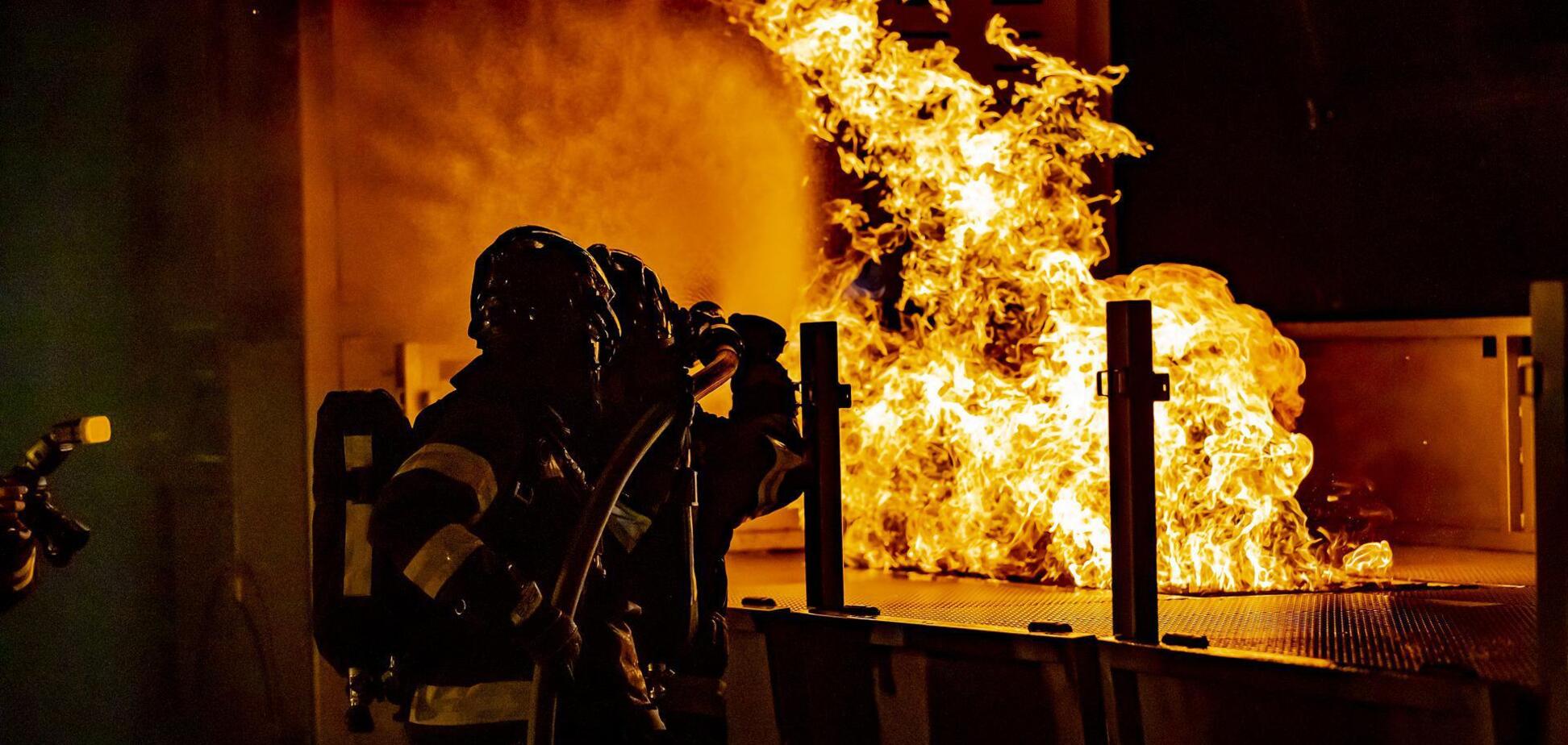 У Росії знову намагалися спалити призовний пункт: кинули 'коктейль Молотова'
