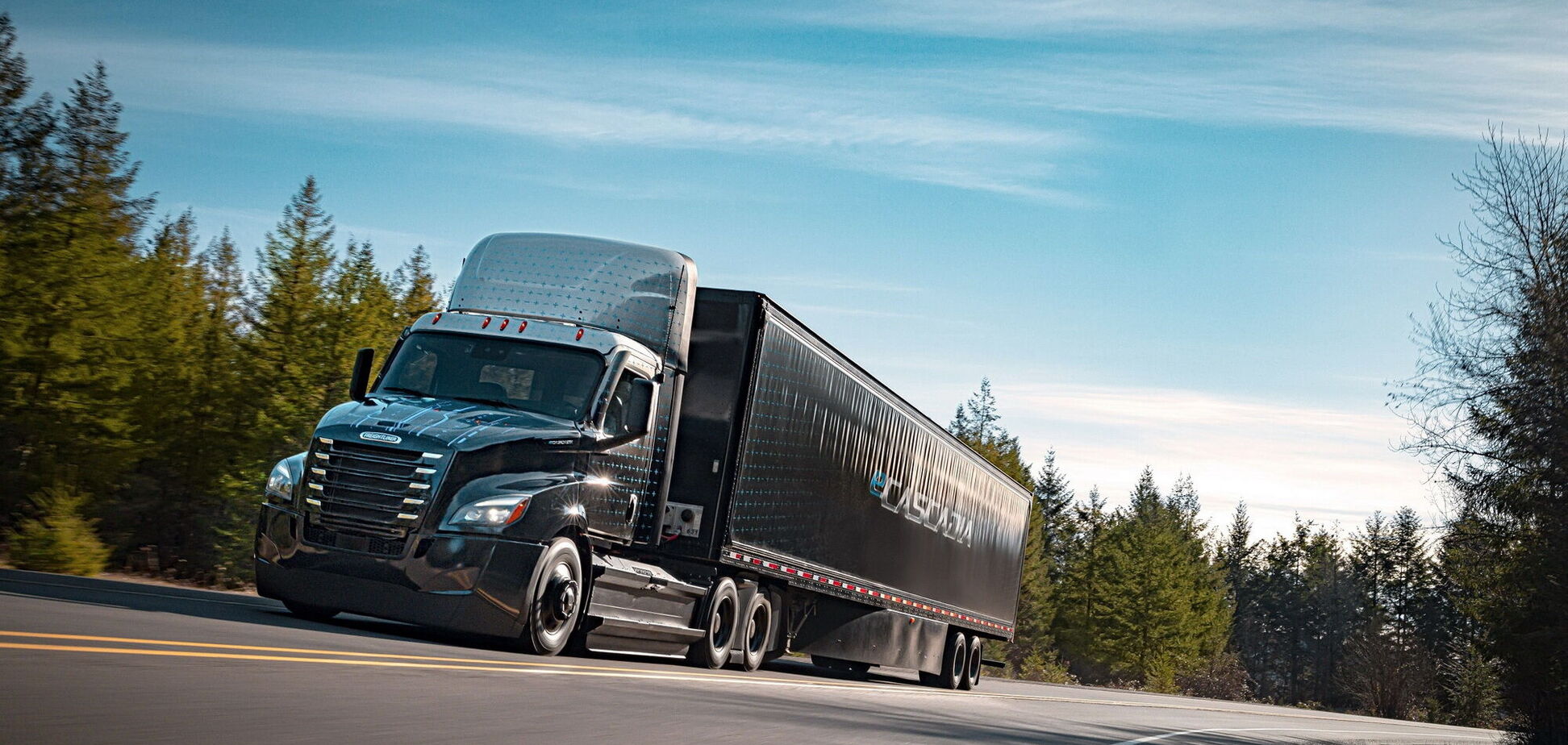 В США начался выпуск электрического тягача Freightliner