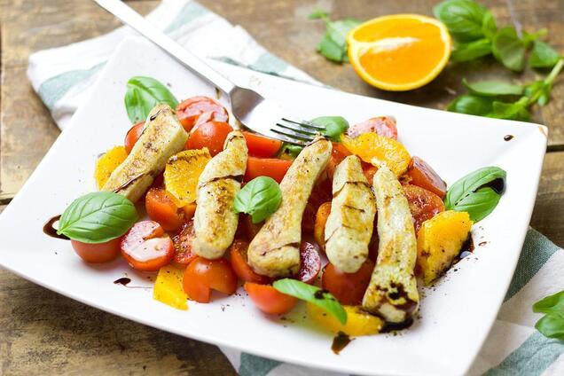 Весняний овочево-м'ясний салат: простою ідеєю поділився шеф-кухар