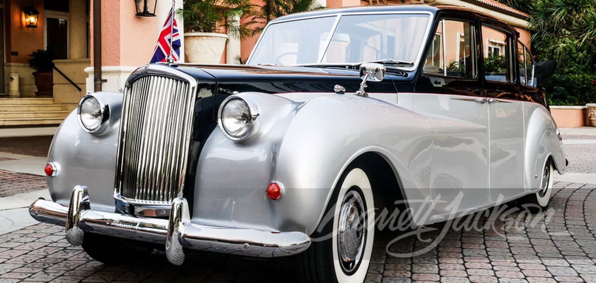 Автомобиль королевы Елизаветы II выставили на торги