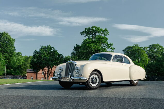 Bentley отметила 70-летие модели R-Type Continental