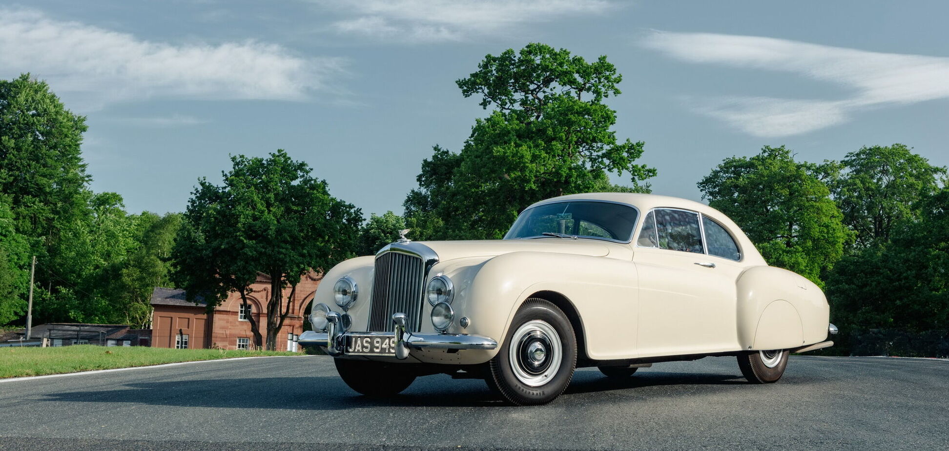Bentley отметила 70-летие модели R-Type Continental