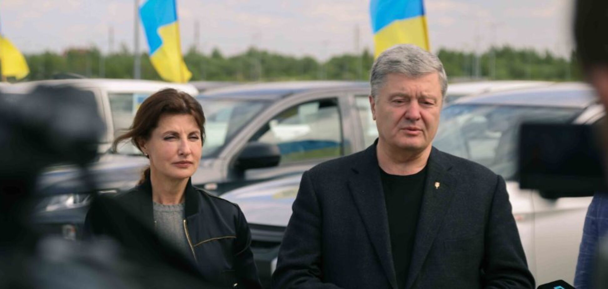 Ще 24 нових пікапи передадуть в десантно-штурмові війська, – Порошенко у Львові