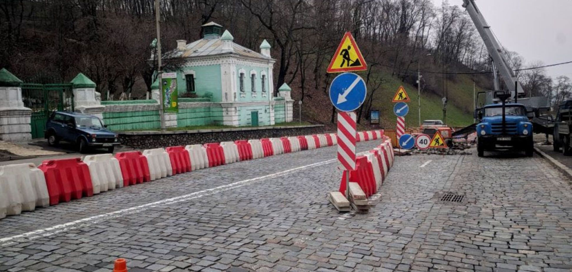 На Владимирском спуске проведут ремонтные работы