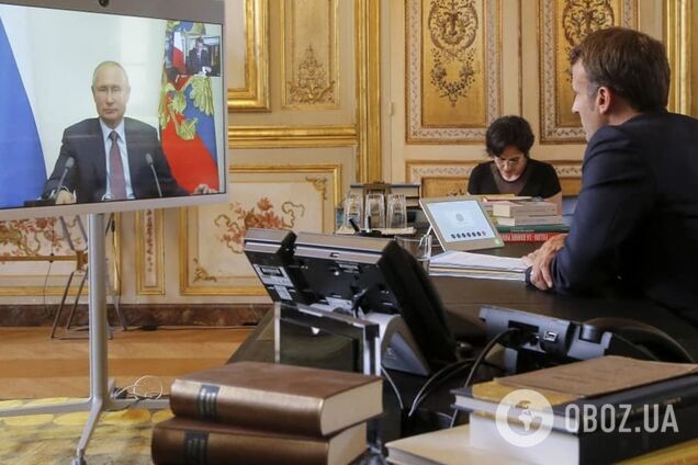 Макрон зідзвонився з Путіним