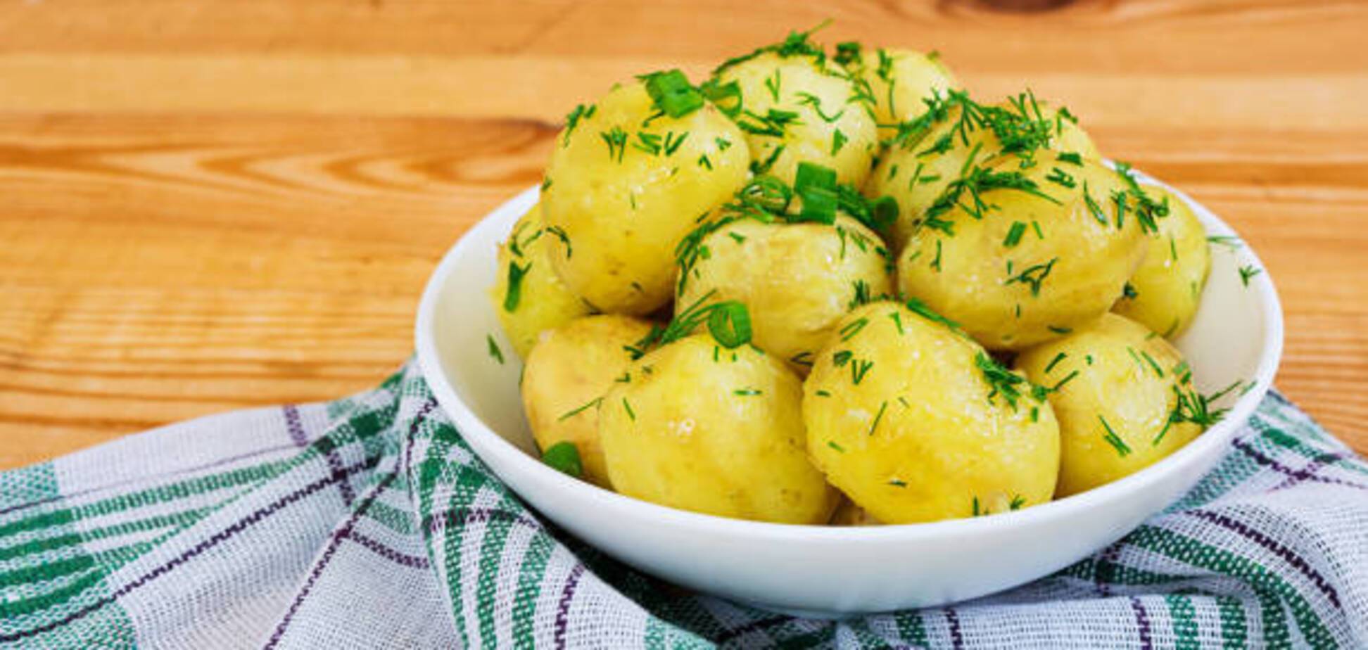 Як незвично приготувати молоду картоплю: і варена, і смажена одночасно