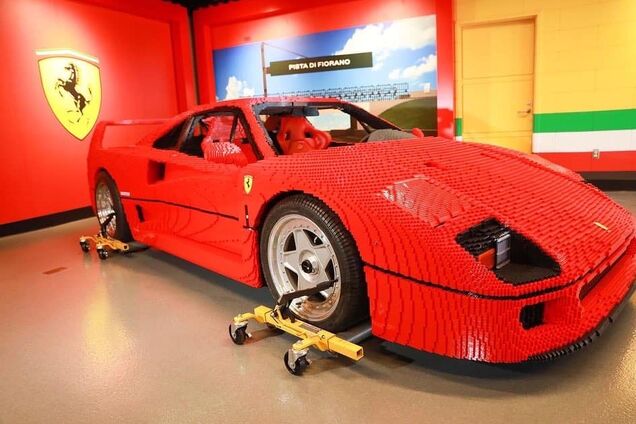 Lego построила полноразмерную модель Ferrari F40
