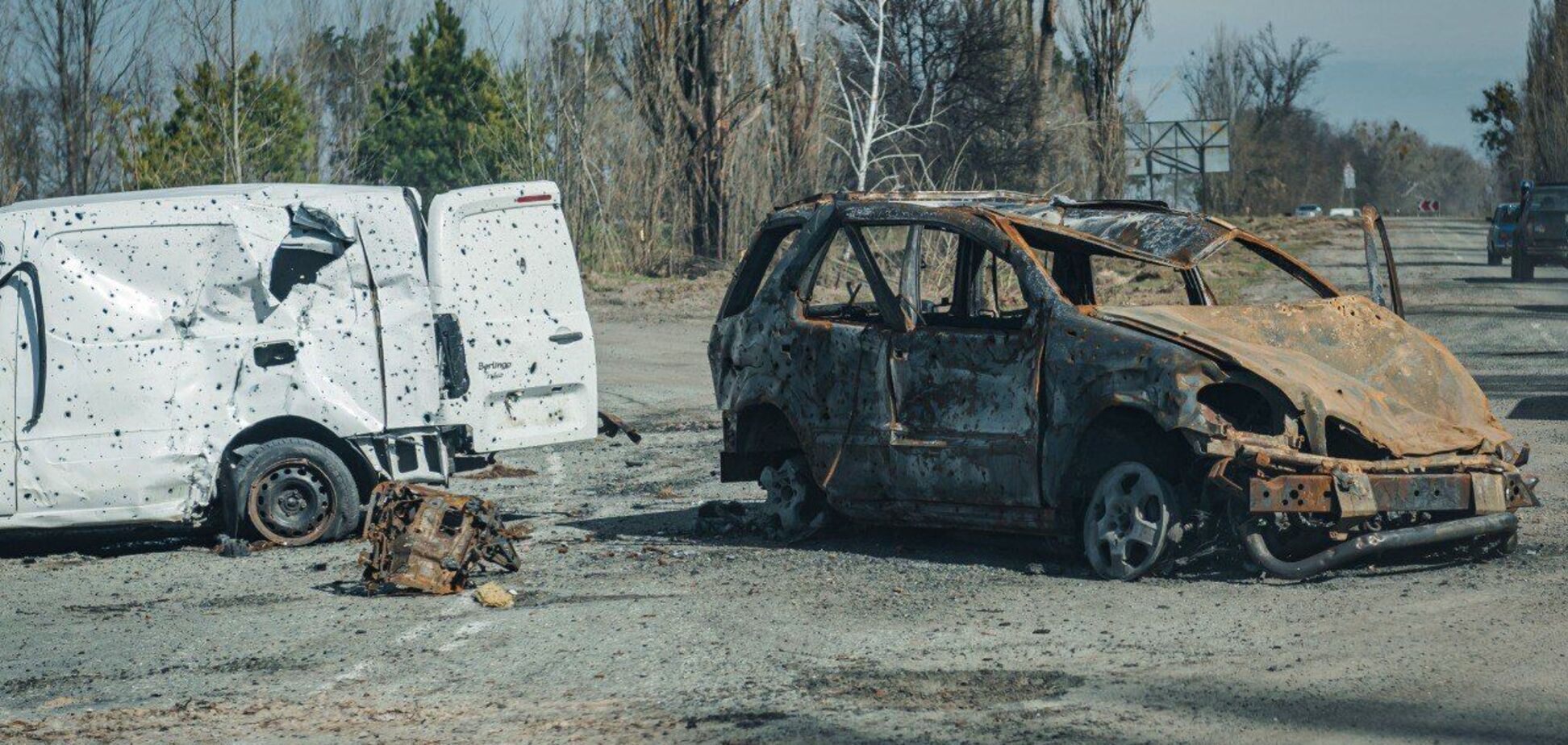 Мужчина помогал эвакуировать мирных жителей