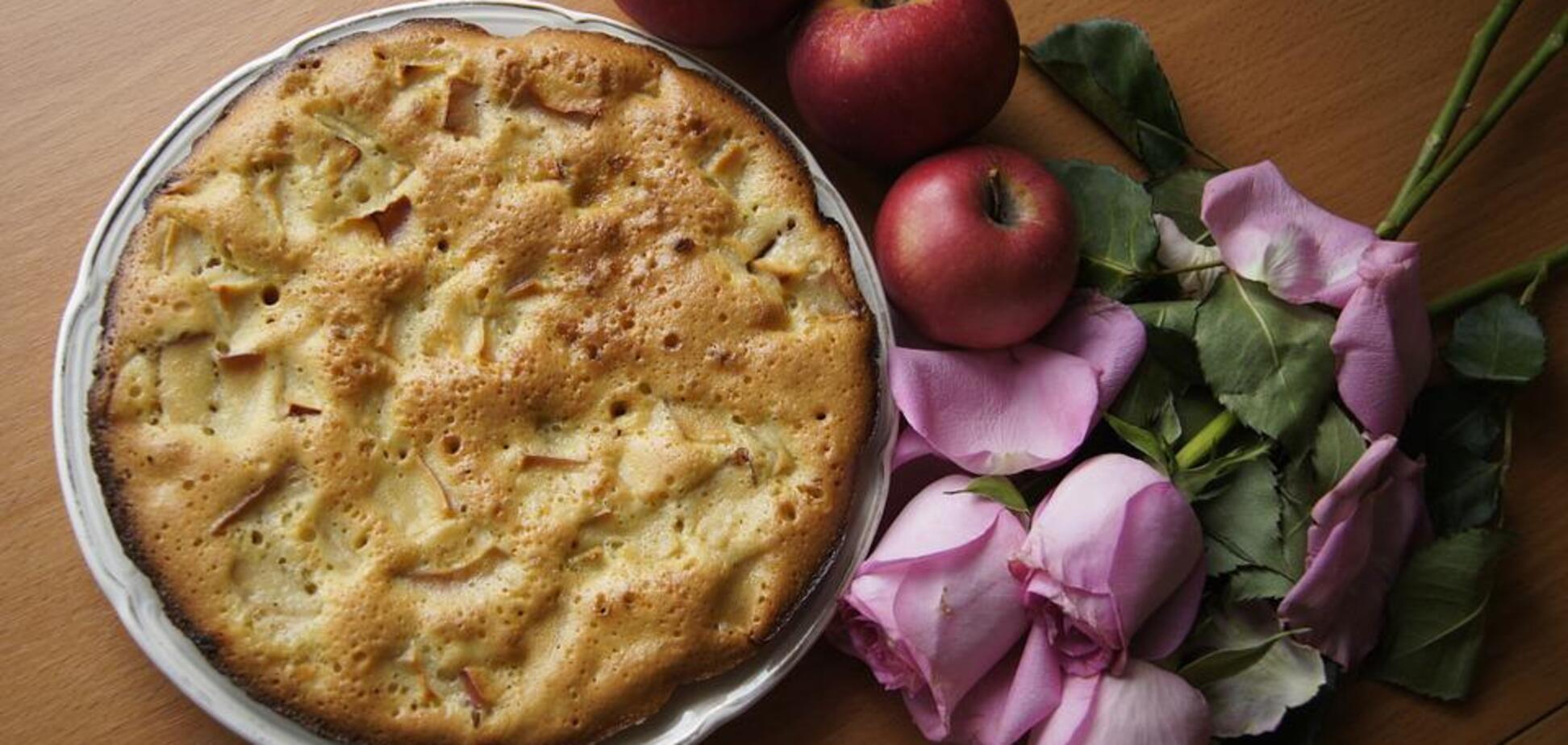 Краще за шарлотку: на якому тісті приготувати яблучний пиріг