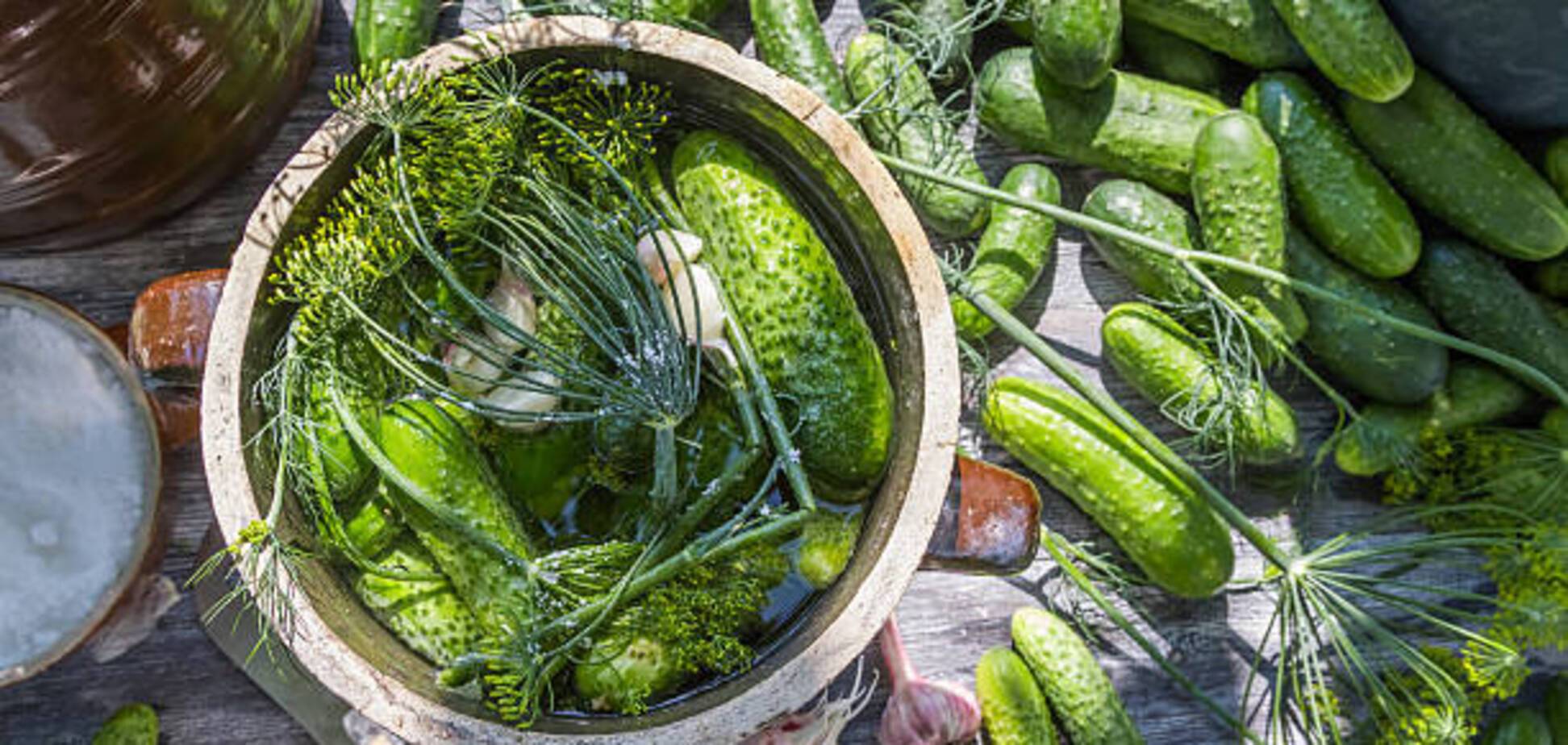 Як смачно замаринувати огірки в пакеті: можна їсти вже за годину