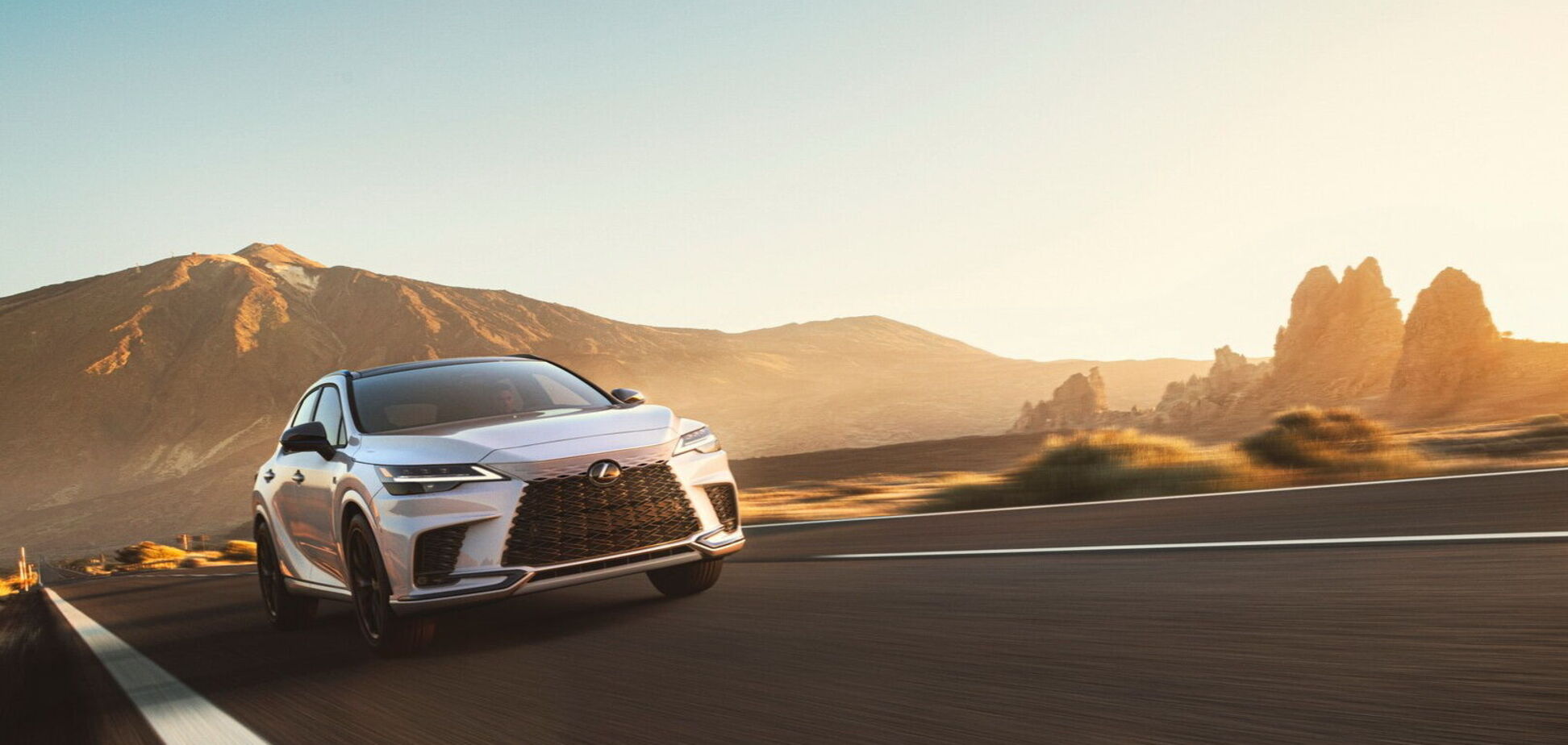 Lexus представил обновленный кроссовера RX