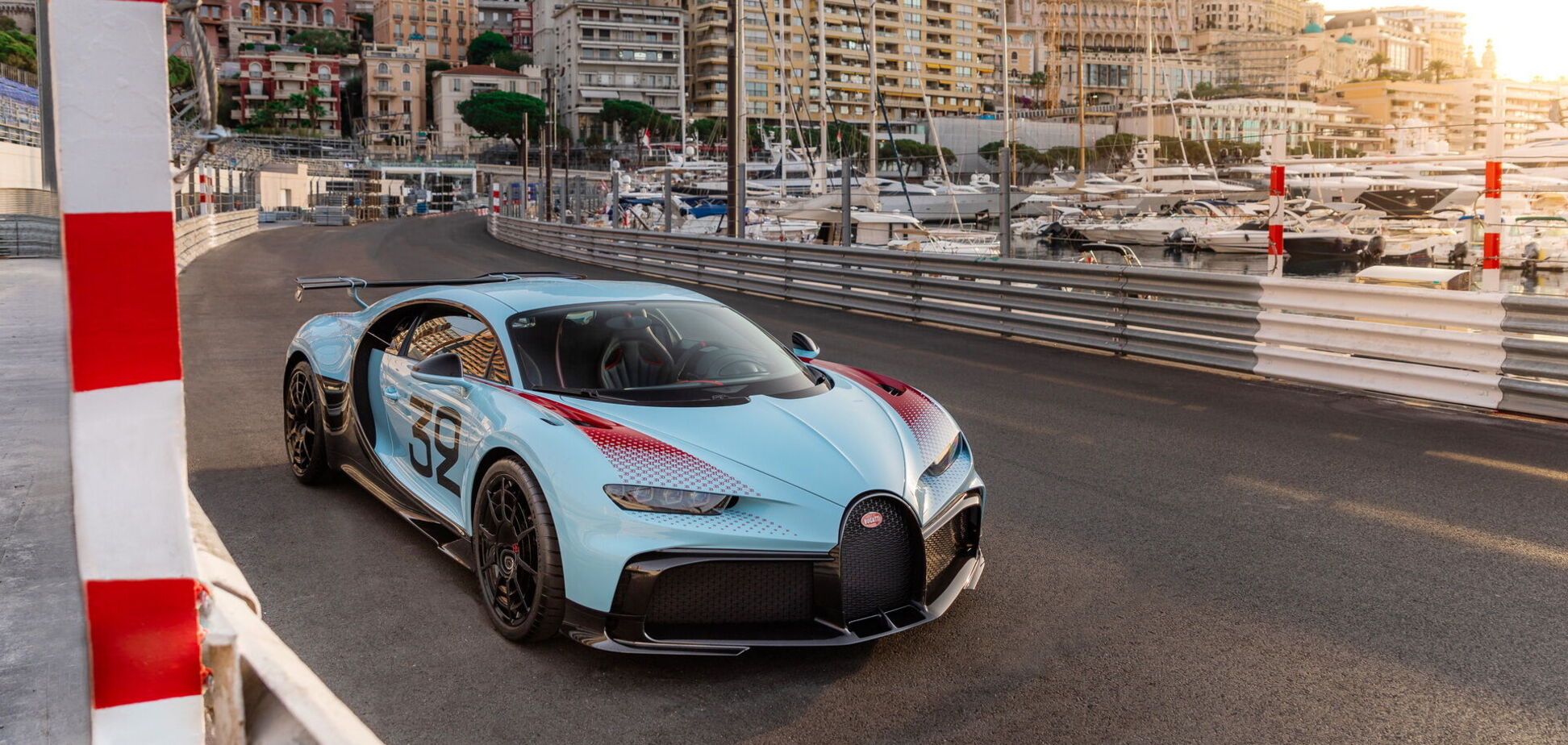 Bugatti презентовал новую версию гиперкара Chiron