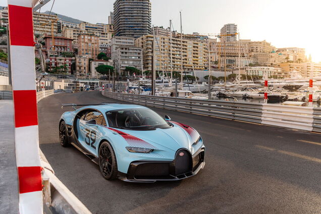 Bugatti презентовал новую версию гиперкара Chiron