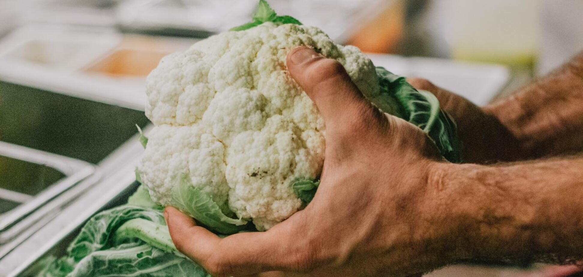 Как вкусно запечь цветную капусту целиком: идея на скорую руку