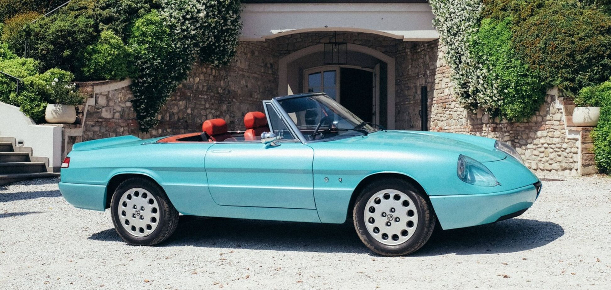 Garage Italia представив ретромод Alfa Romeo Spider Duetto