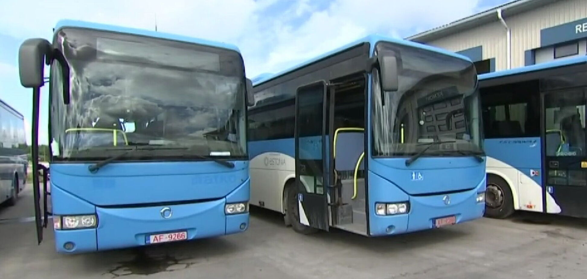 Естонія відправила в Україну першу партію автобусів для Бучі