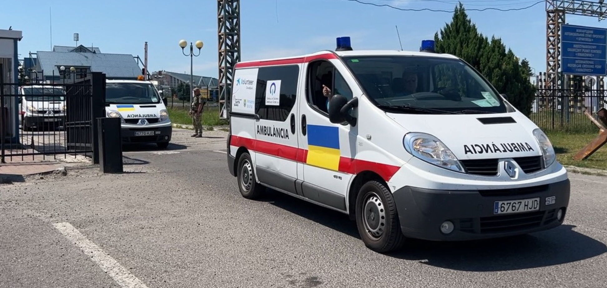 Испания передала Украине новую партию из 15 машин 'скорой помощи'. Видео