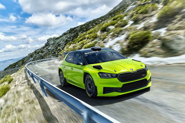 Skoda представила раллийную Fabia. Видео