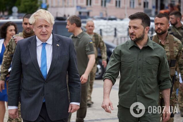 Джонсон и Зеленский после переговоров снова прогулялись улицами Киева, вызвав восторг у киевлян. Видео