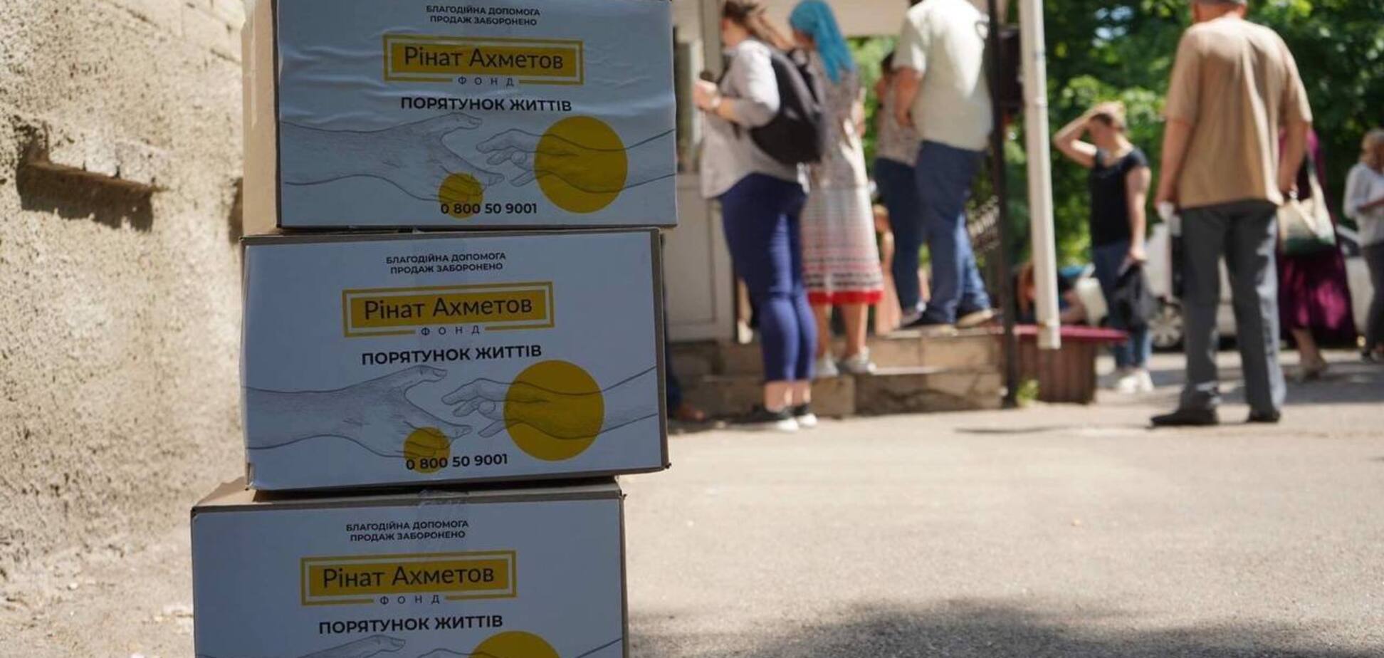 Поддержка для переселенцев: Фонд Рината Ахметова передал в Киев еще одну партию продуктов