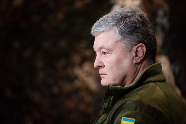 Янголи-охоронці за плечима наших воїнів, – Порошенко привітав медиків із професійним святом