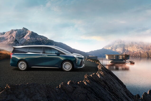 Buick показал роскошный минивен GL8 Century