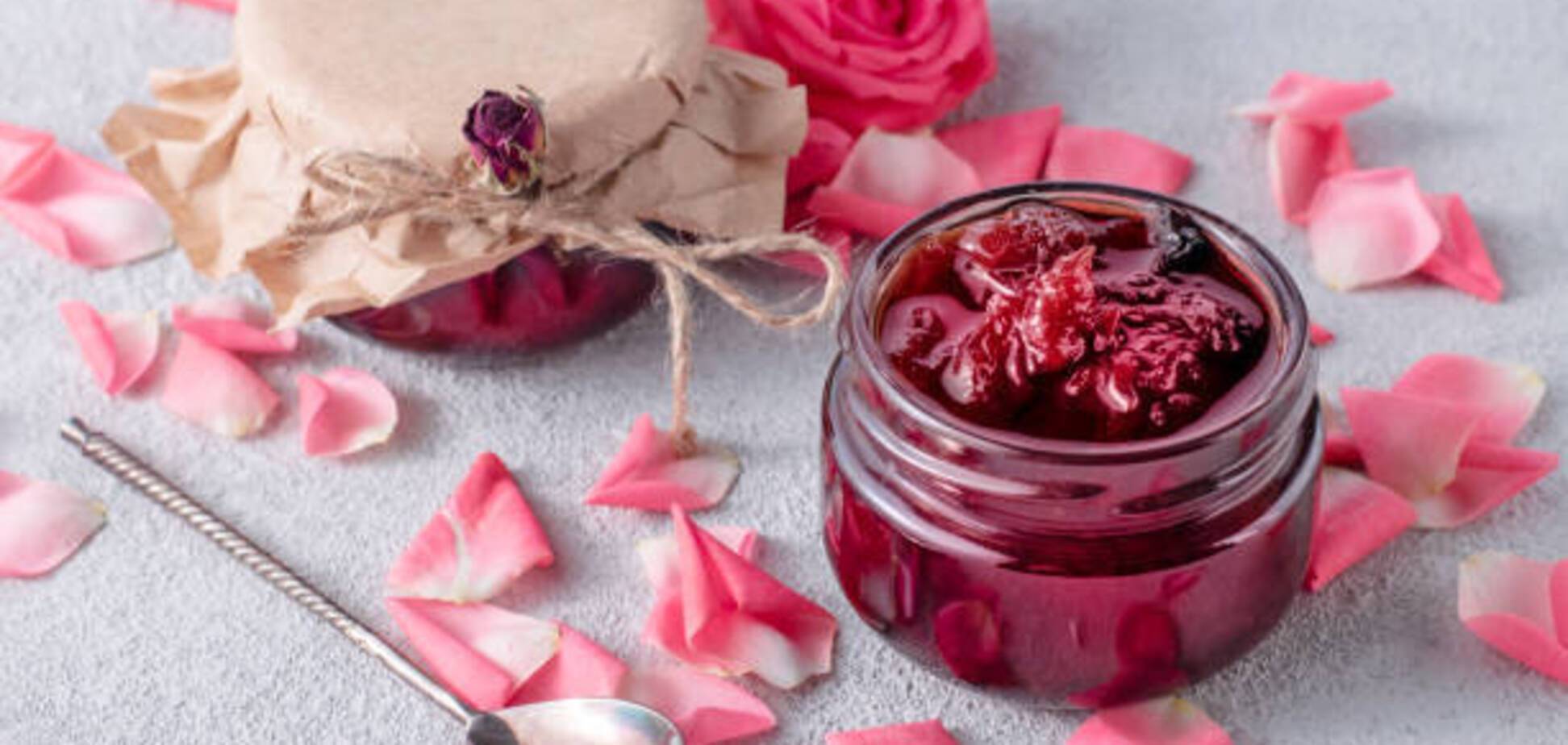 Варення з пелюсток троянди та полуниці: як приготувати вишуканий десерт