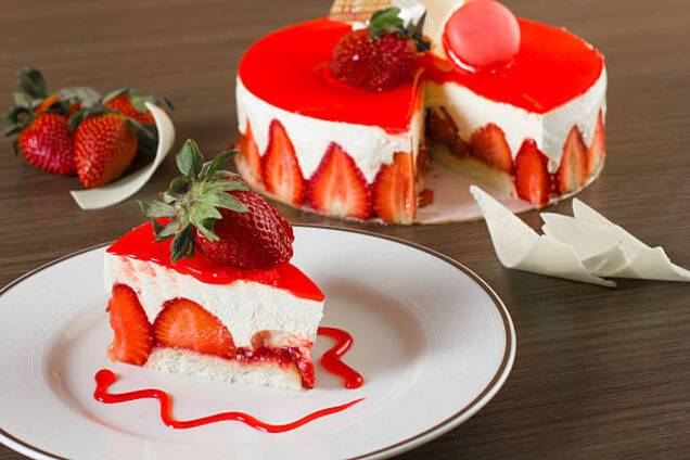 Рецепт торта "Бите стекло" с ягодами