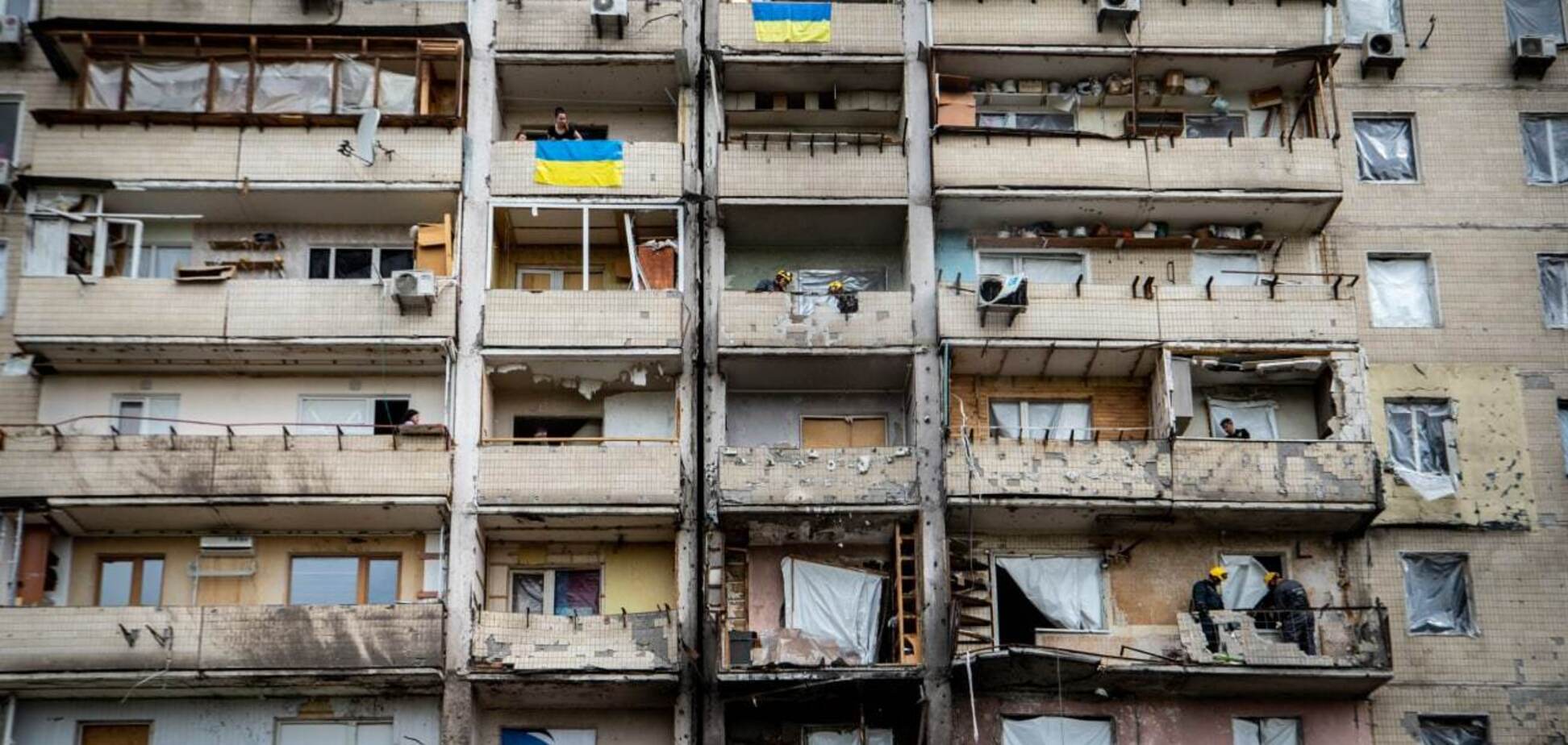 Фахівці розпочали відновлення житлових будинків столиці