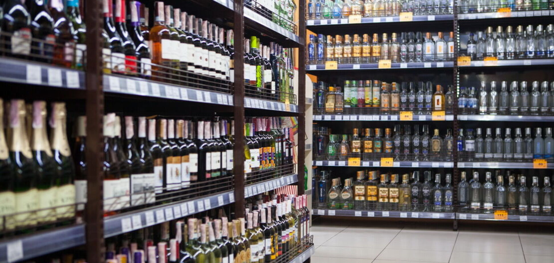В Киеве продлили время продажи алкоголя в магазинах