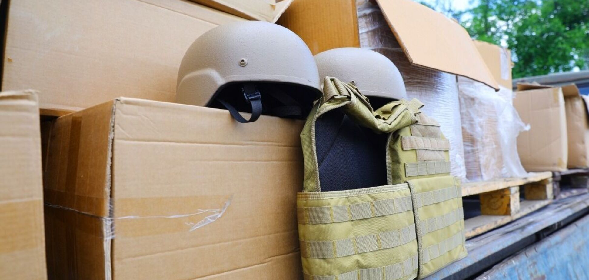 Спасатели Днепропетровщины получили бронежилеты и каски от 'Метинвеста'