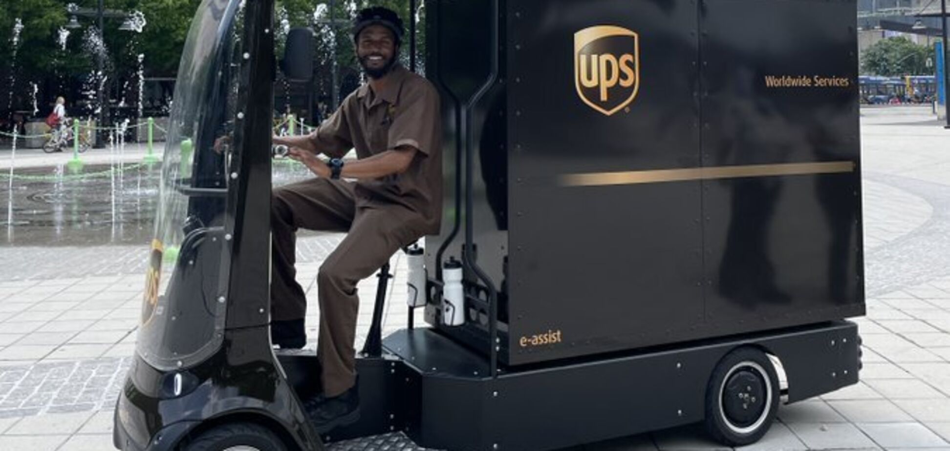 UPS запустила тесты грузовых электроскутеров Fernhay eQuad