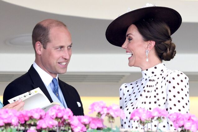 Фотографы поймали редкий момент, как Кейт Миддлтон и принц Уильям флиртуют на публике