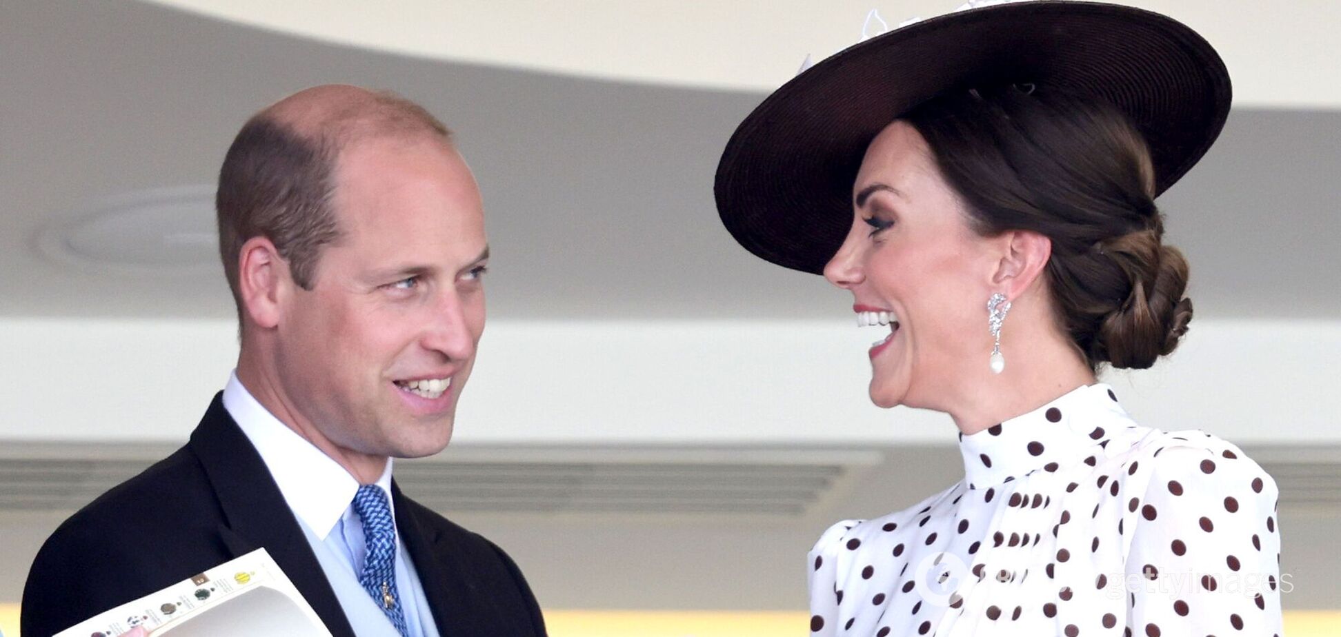 Фотографы поймали редкий момент, как Кейт Миддлтон и принц Уильям флиртуют на публике