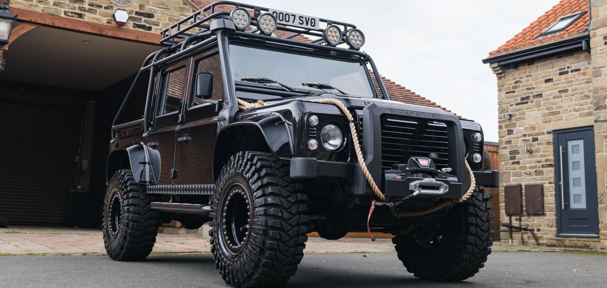 Land Rover Defender из 'бондианы' 'Спектр' выставила на торги