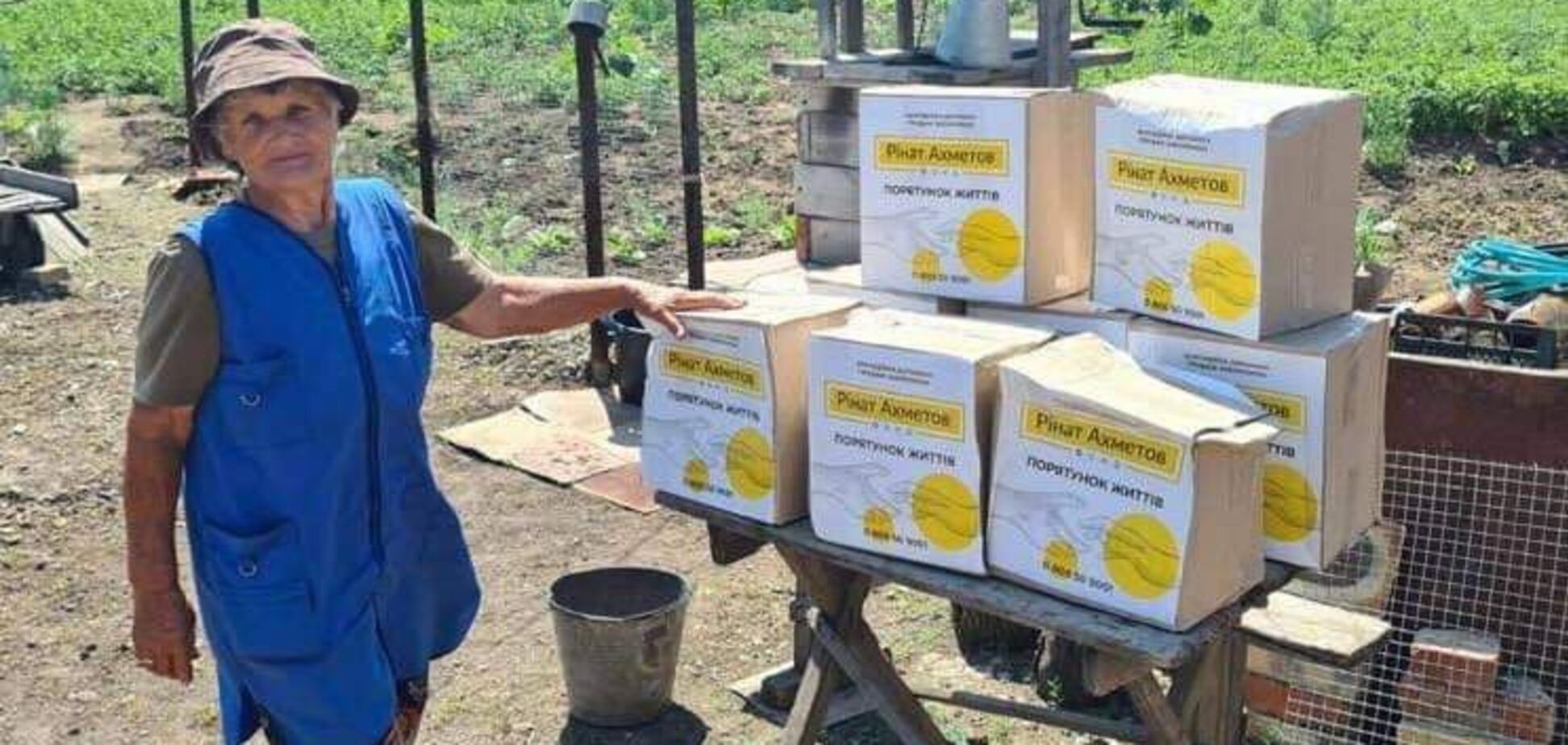 Помощь в горячих точках: Фонд Рината Ахметова передал Донецкой области более 60 тысяч продуктовых наборов