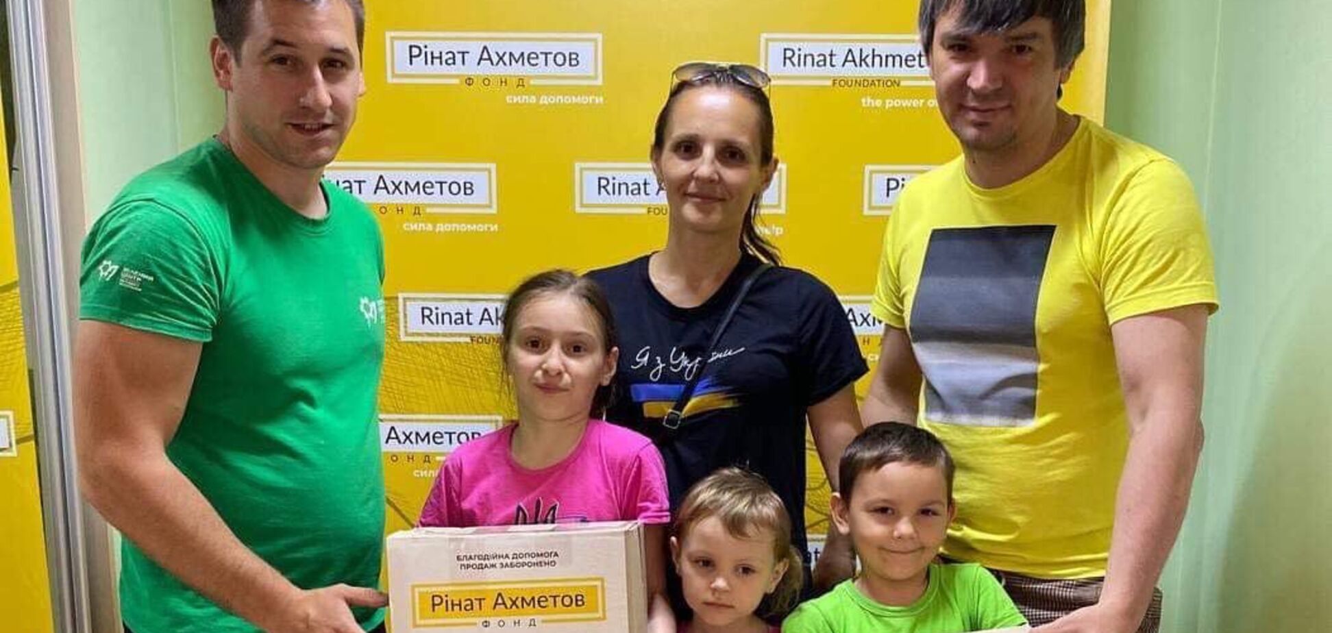 Де переселенцям отримати допомогу у Запоріжжі: Фонд Ріната Ахметова передав чергову партію продуктових наборів до 'Зеленого центру Метінвест'