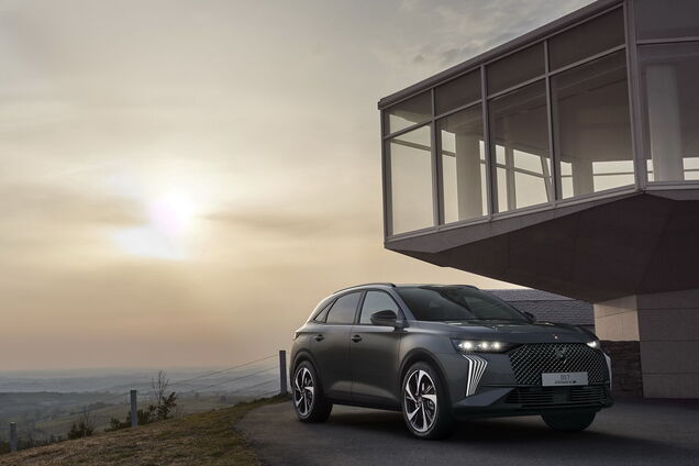 DS Automobiles показала обновленный кроссовер DS 7