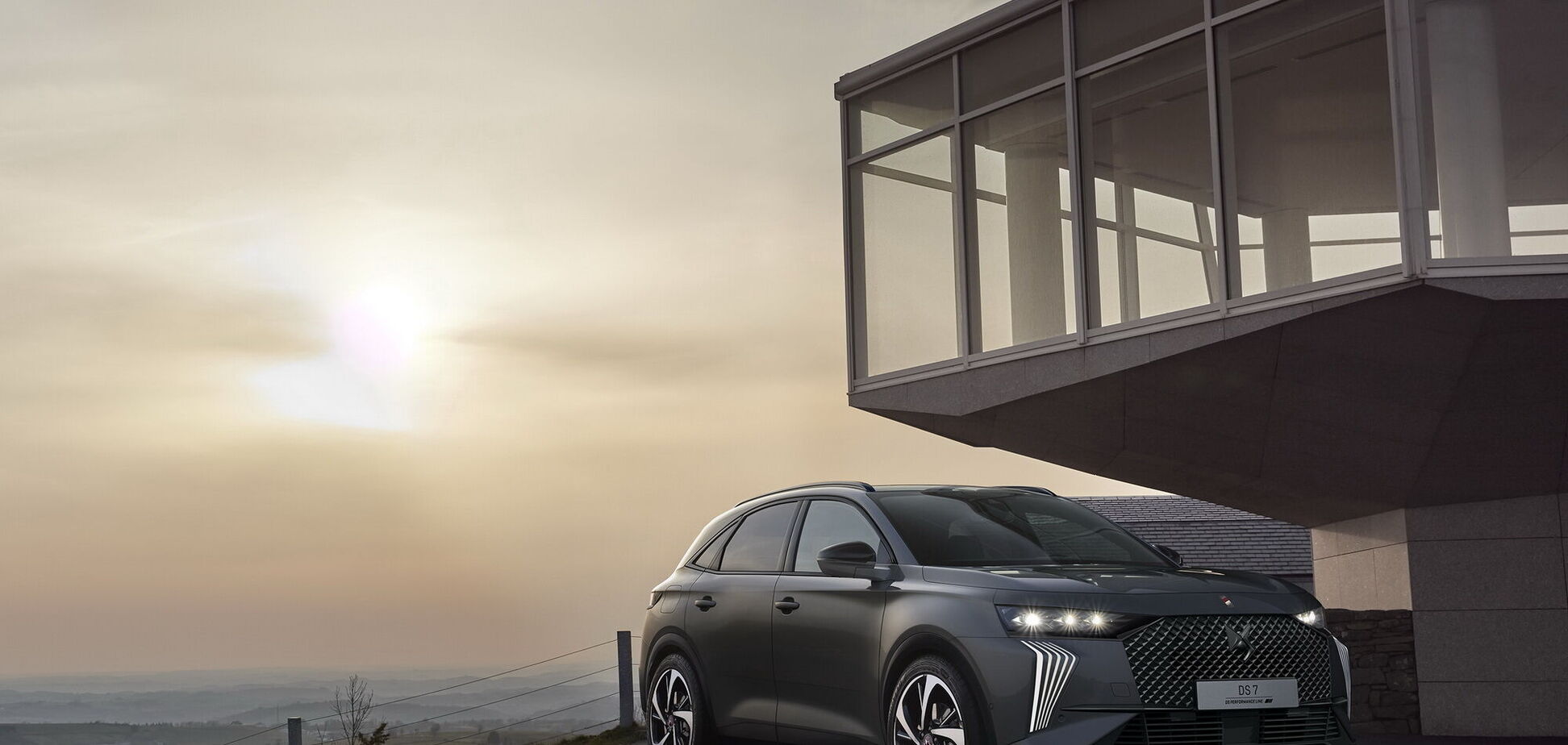 DS Automobiles показала оновлений кросовер DS 7