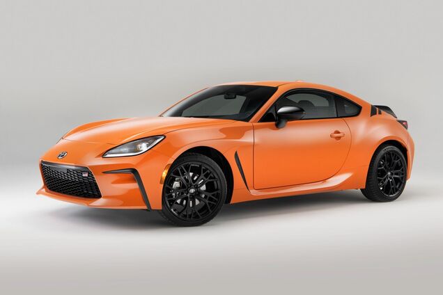 Toyota показала нові версії купе GR86