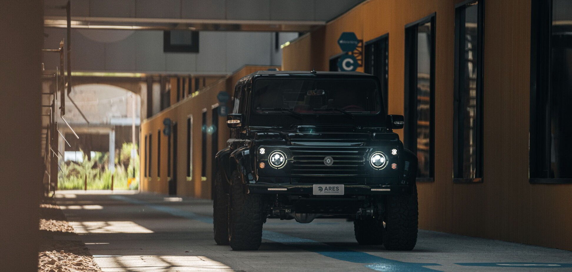 Ares Design показала тюнингованный Defender за $250 тысяч