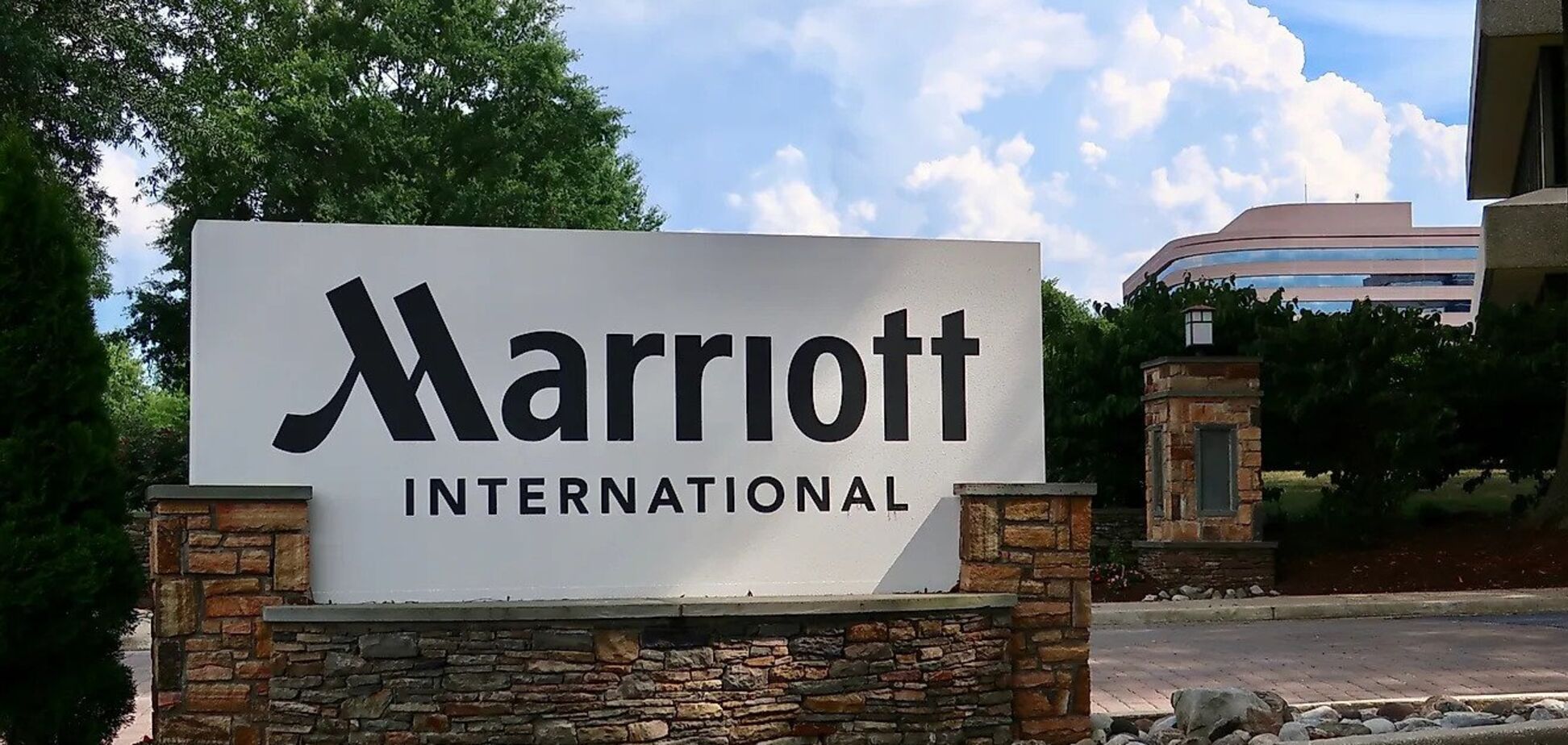 Крупная сеть отелей ушла из РФ