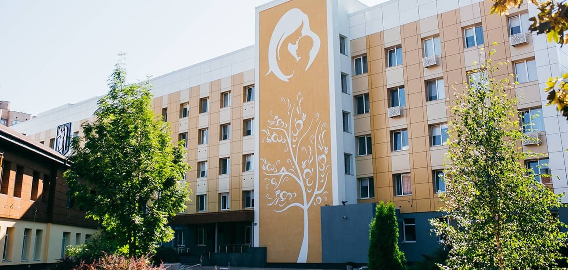 Город живет в условиях войны, но жизнь продолжается