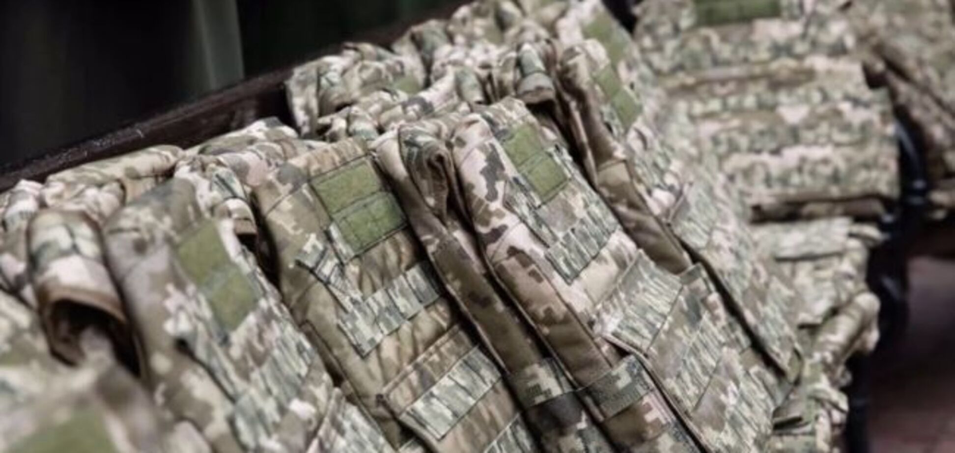 Запорізькі медики отримали бронежилети та каски від Метінвест