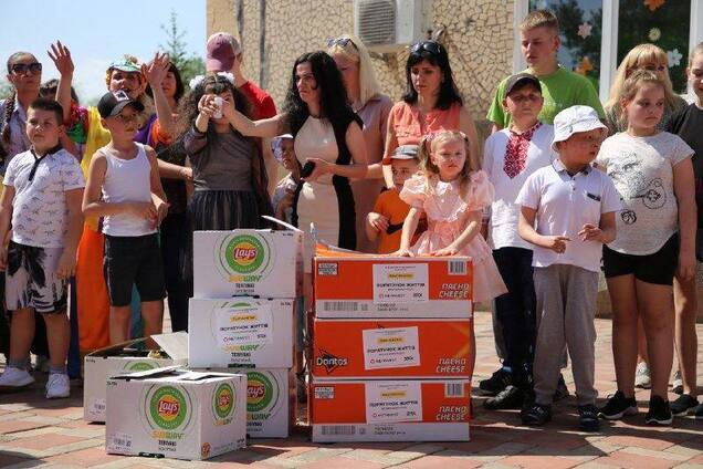 Гумпроект 'Спасаем жизнь' собрал почти 1,3 млн евро на закупку продуктов и лекарств для украинцев