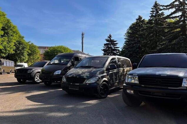 Мукачево передало захисникам України більше двох десятків транспортних засобів