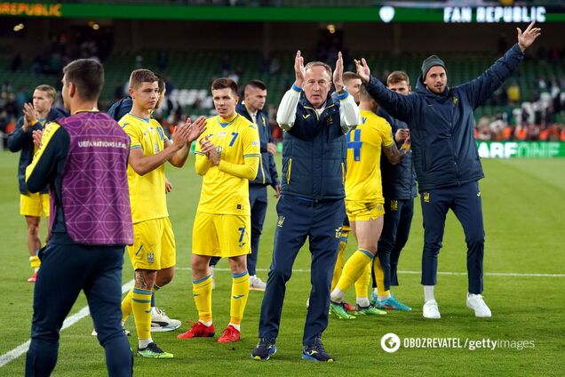 Футболісти збірної України святкують перемогу