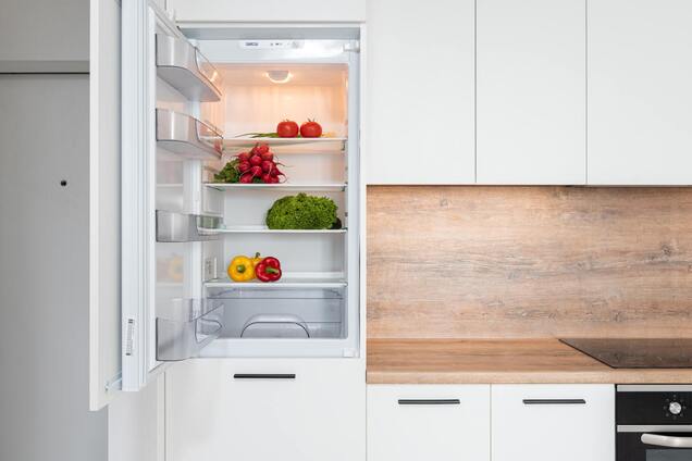 Як правильно заморожувати та зберігати зелень у холодильнику