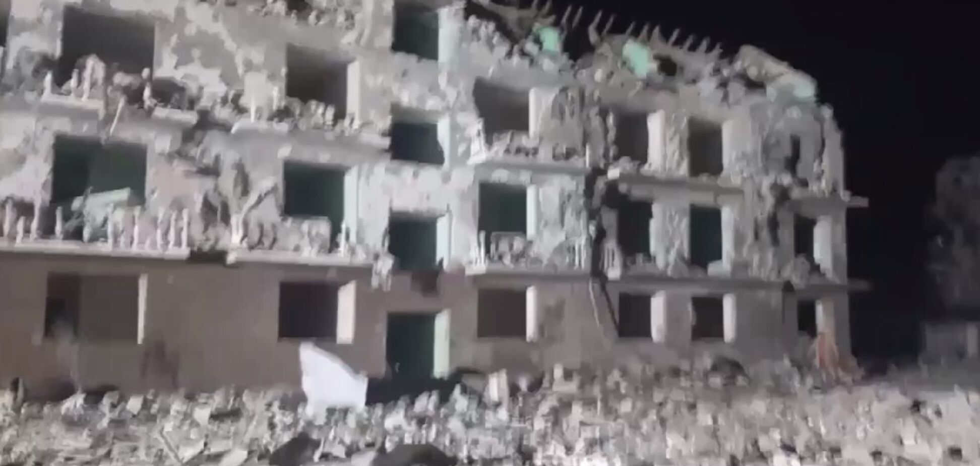 В сети показали ужасные кадры последствий ракетного удара РФ по Одесщине