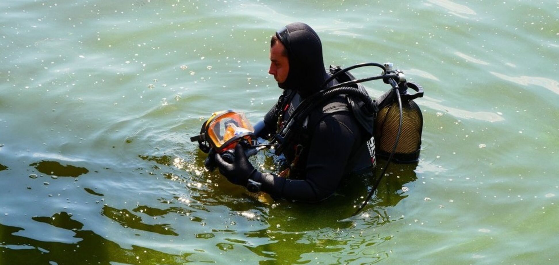Рятувальники дістали тіло загиблого з води